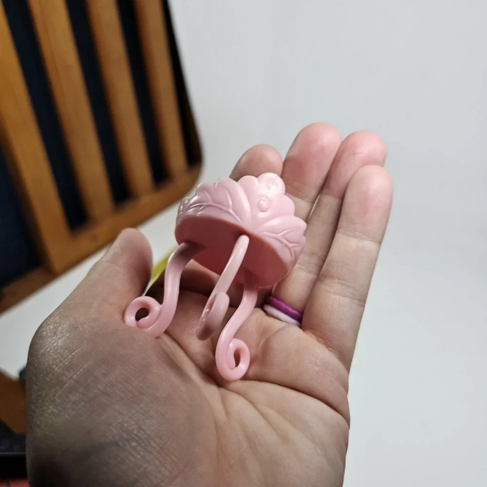 Strawberry Shortcake Berry Sweet Styles CHAIR ONLY Closet Wardrobe‎ Hasbro 2009